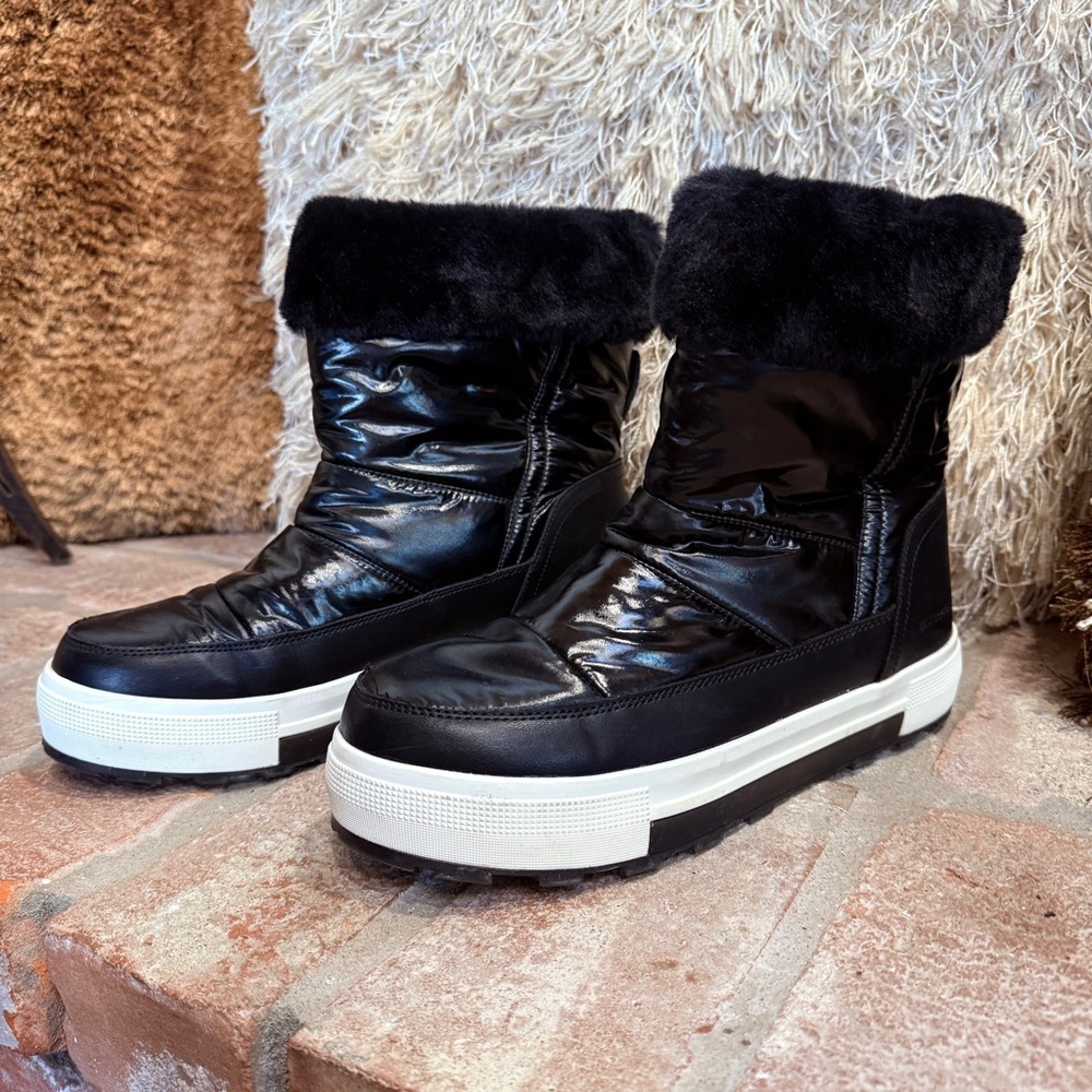 COUGAR black and white faux fur waterproof size 9 boots like new - Picture 5 of 12